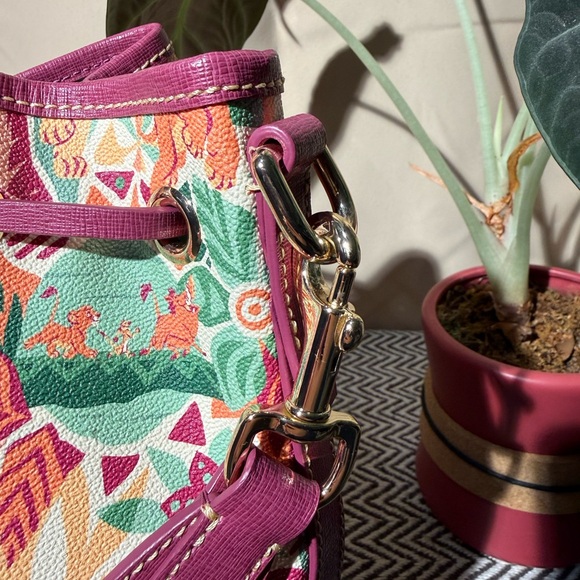 Disney x Dooney & Bourke Lion King 30th Anniversary Bucket Bag - Like New! - Picture 3 of 16